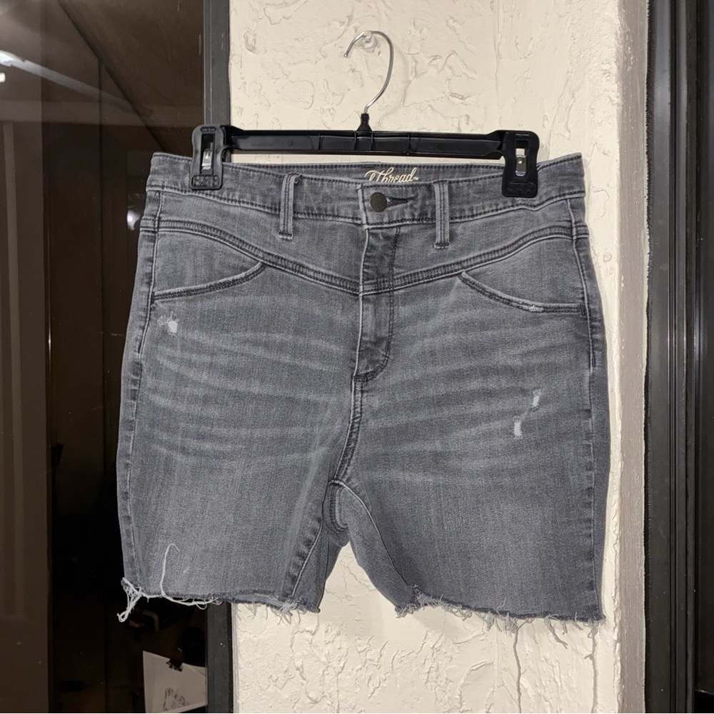 Universal Thread Gray Distressed Denim Jean Shorts - Picture 3 of 4